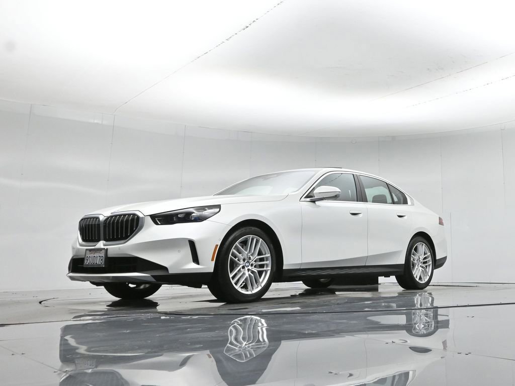 Used 2025 BMW 530i xDrive w/ Premium Package image 26