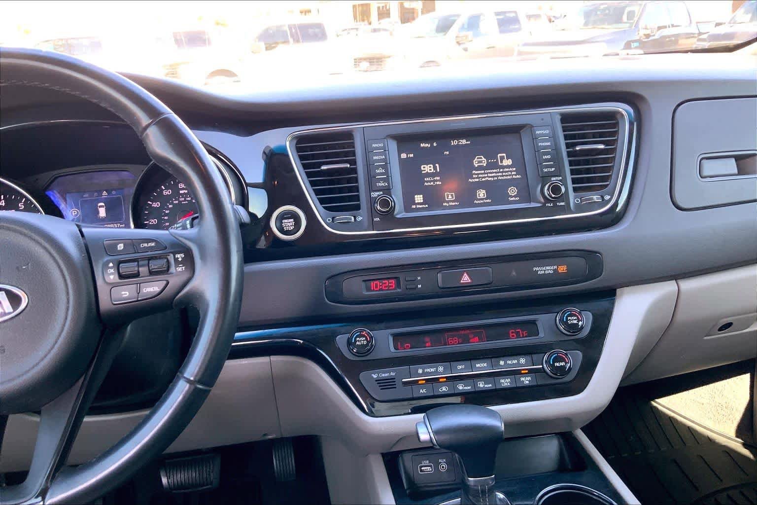 Used 2017 Kia Sedona EX FWD image 6