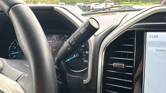 Certified 2022 Ford F350 Lariat w/ Lariat Ultimate Package AWD/4WD image 32