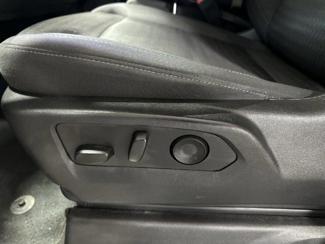 Used 2023 Chevrolet Silverado 1500 LT AWD/4WD image 18