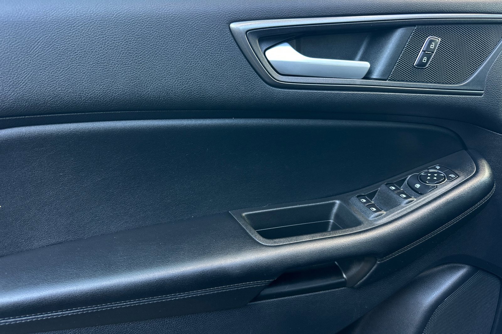 Certified 2022 Ford Edge SE w/ Black Appearance Package image 10