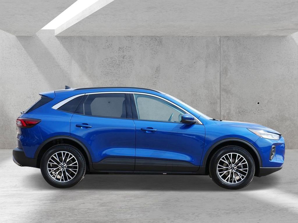 Certified 2023 Ford Escape SE FWD image 2