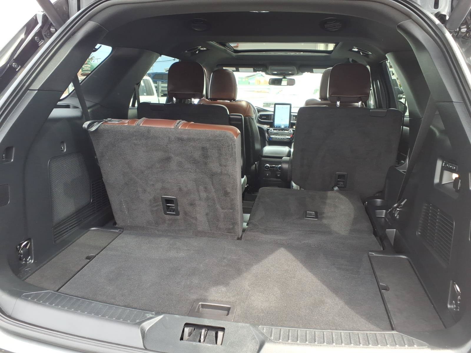 Certified 2023 Ford Explorer Platinum w/ Technology Package AWD/4WD image 29