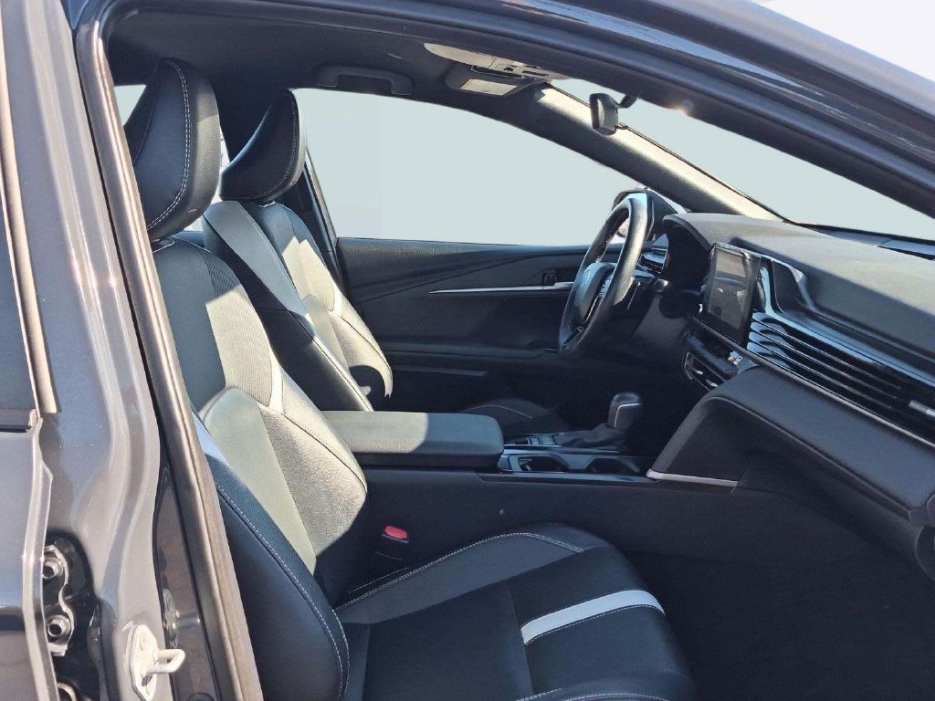 Used 2025 Toyota Camry SE FWD image 26