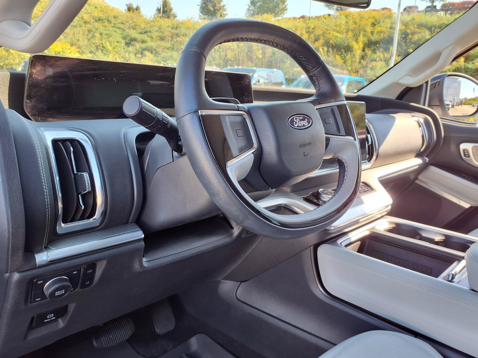 Certified 2025 Ford Expedition Platinum AWD/4WD image 15