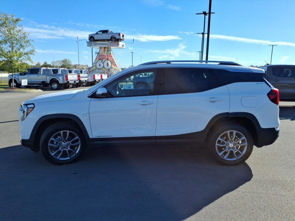Used 2022 GMC Terrain SLT image 2