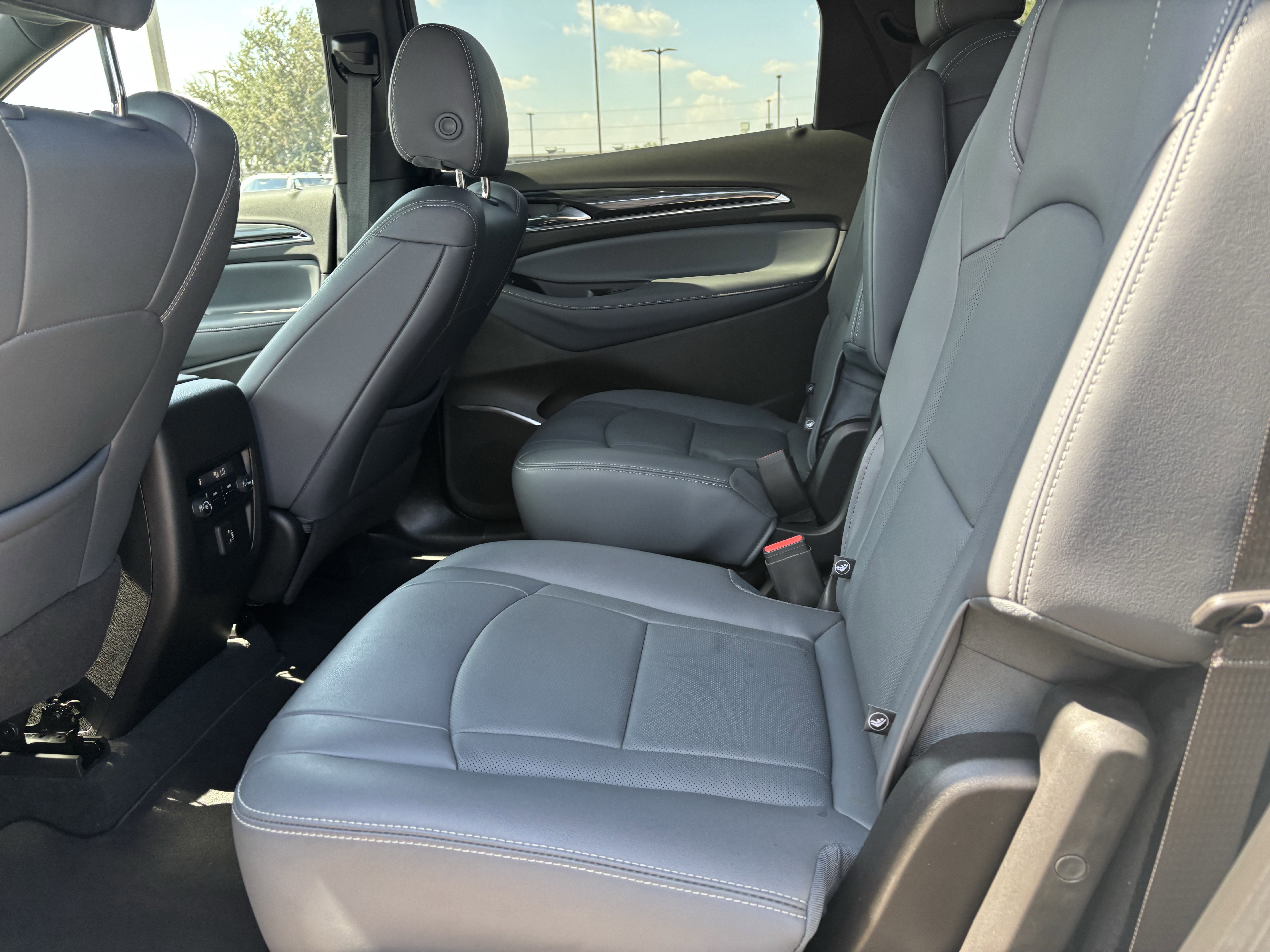 Used 2023 Buick Enclave Essence image 15