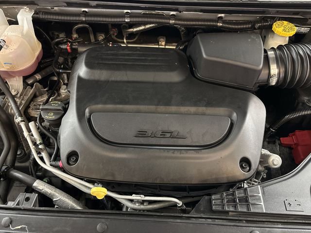 Used 2023 Chrysler Pacifica Touring-L image 16