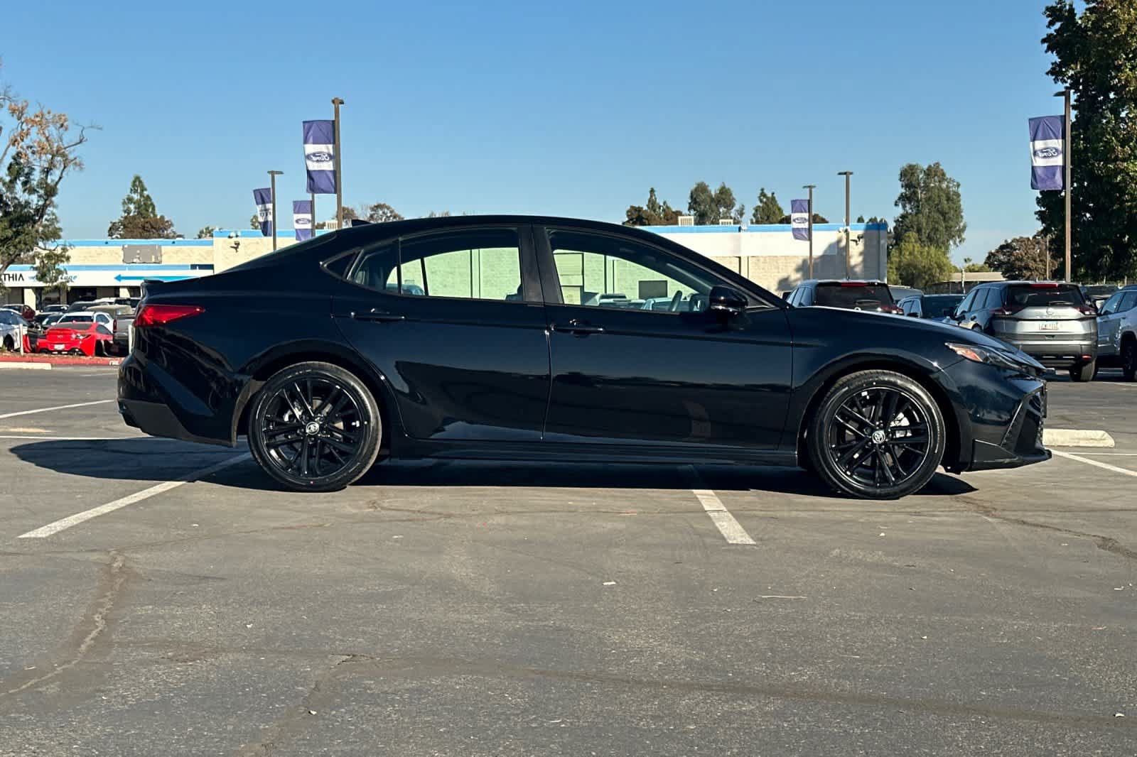 Used 2025 Toyota Camry SE w/ Convenience Package FWD image 8