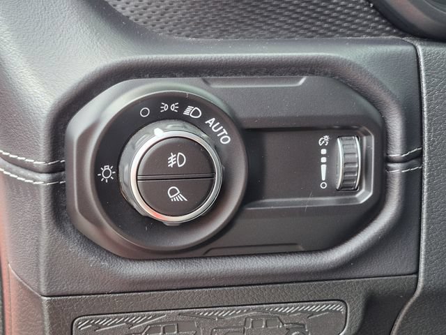 Used 2025 Jeep Gladiator Rubicon w/ Convenience Group AWD/4WD image 15