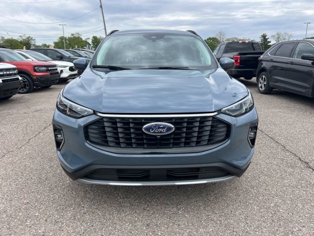 Certified 2023 Ford Escape Platinum AWD/4WD image 2