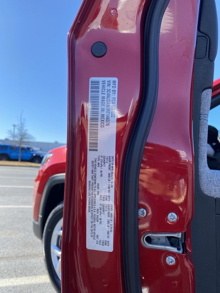 Used 2024 Jeep Compass Sport image 34