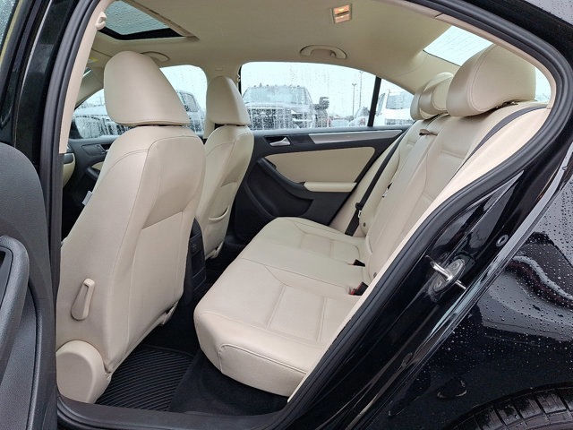 Used 2017 Volkswagen Jetta SE image 10