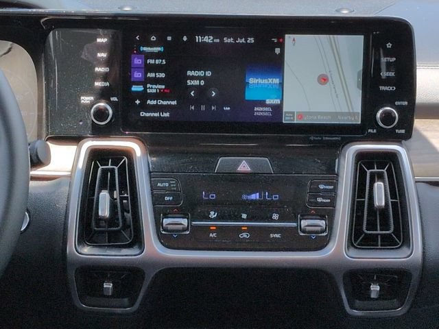 Used 2022 Kia Sorento EX w/ Panoramic Sunroof Package FWD image 18