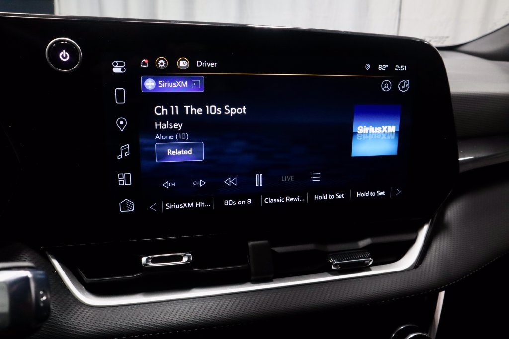 Used 2025 Chevrolet Equinox LT FWD image 3