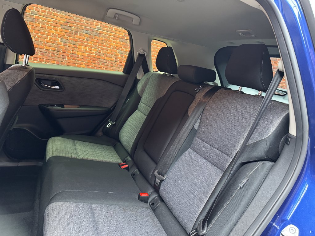 Used 2023 Nissan Rogue SV AWD/4WD image 26