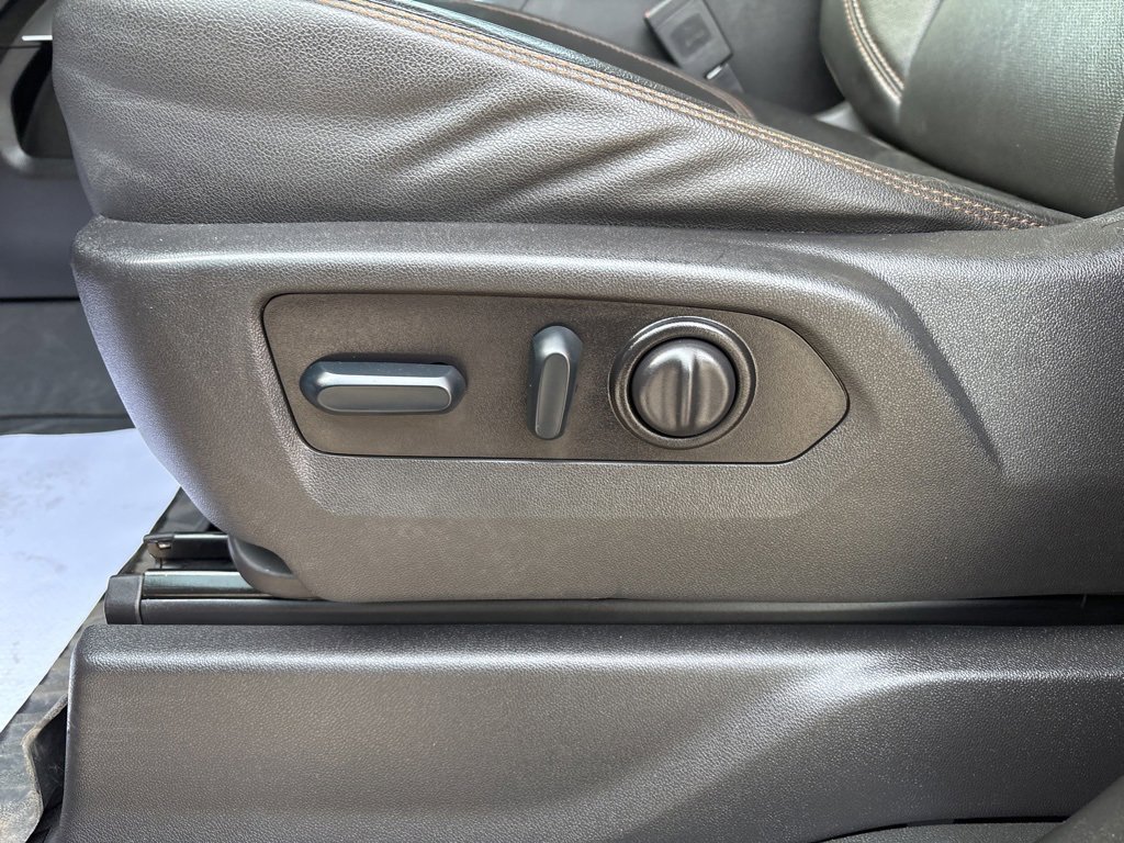 Used 2022 GMC Sierra 3500 AT4 w/ AT4 Premium Plus Package image 12