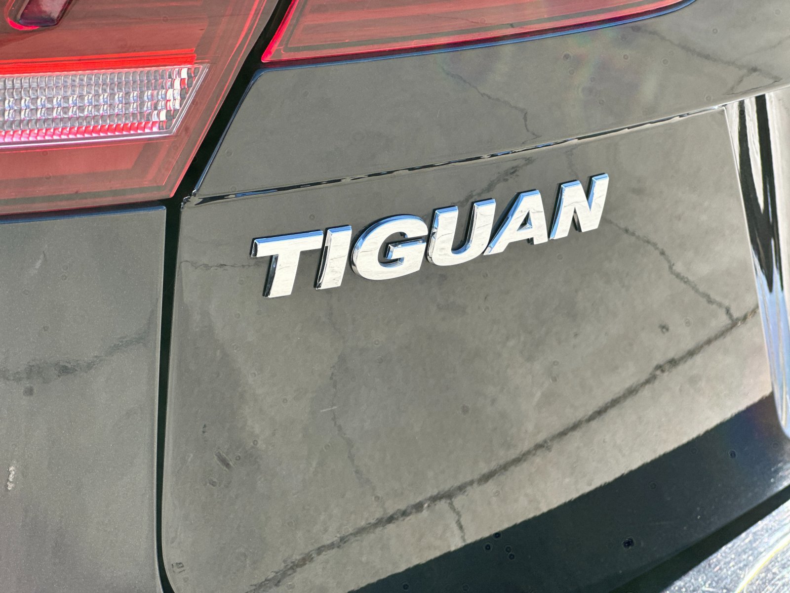 Used 2018 Volkswagen Tiguan S FWD image 39