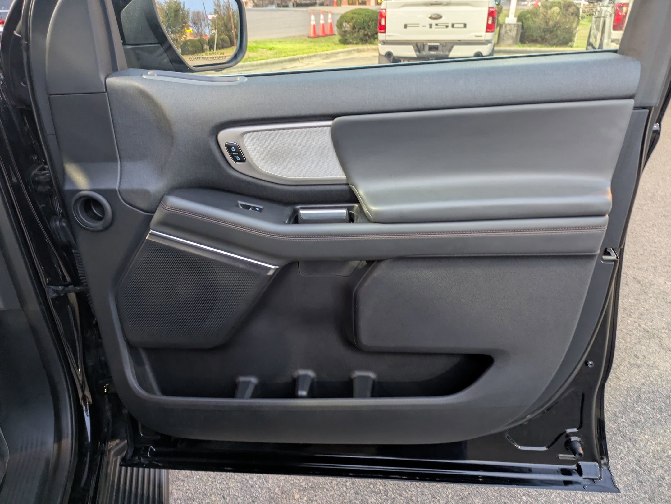 Certified 2025 Ford Expedition Active image 36