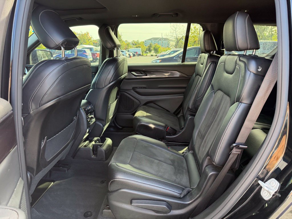 Used 2023 Jeep Grand Cherokee L Laredo AWD/4WD image 17