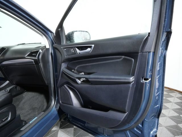Certified 2019 Ford Edge Titanium w/ Cold Weather Package AWD/4WD image 10