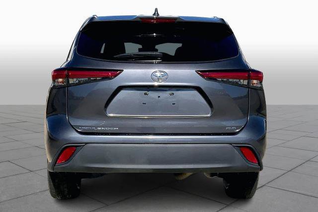 Used 2021 Toyota Highlander XLE image 3