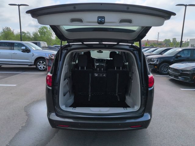 Used 2017 Chrysler Pacifica Touring w/ Tire & Wheel Group FWD image 20