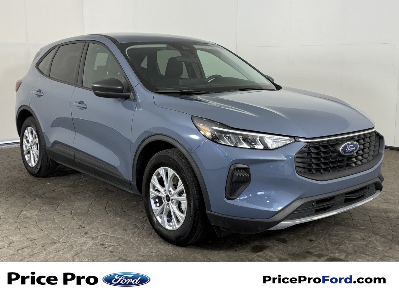 Certified 2025 Ford Escape Active w/ Tech Pack #1 FWD image 1