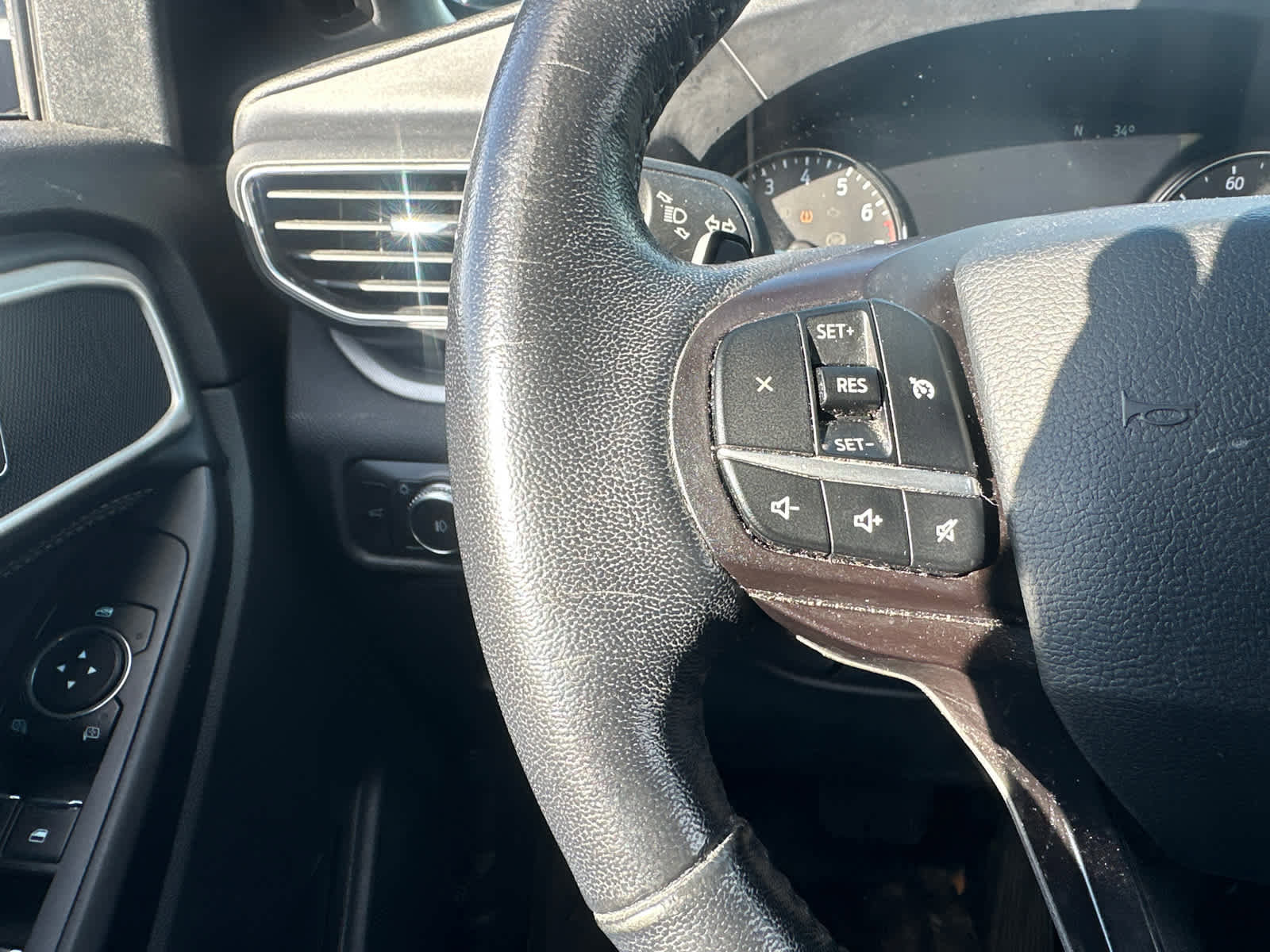 Certified 2020 Ford Explorer XLT w/ Equipment Group 202A image 19