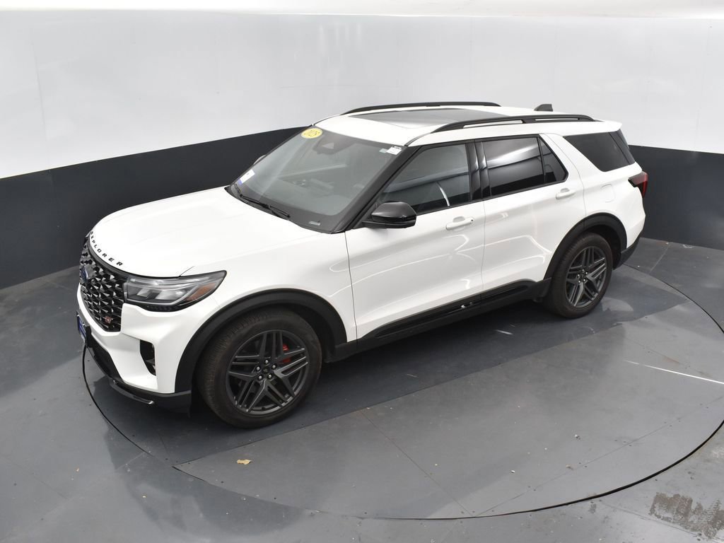 Certified 2025 Ford Explorer ST image 4