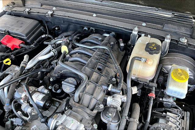 Used 2022 Jeep Wrangler Unlimited Sahara AWD/4WD image 35