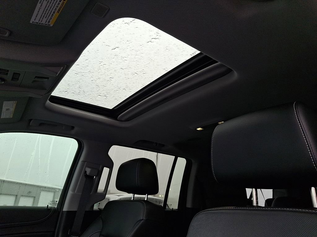 Used 2019 GMC Yukon XL SLT w/ Graphite Performance Edition image 15