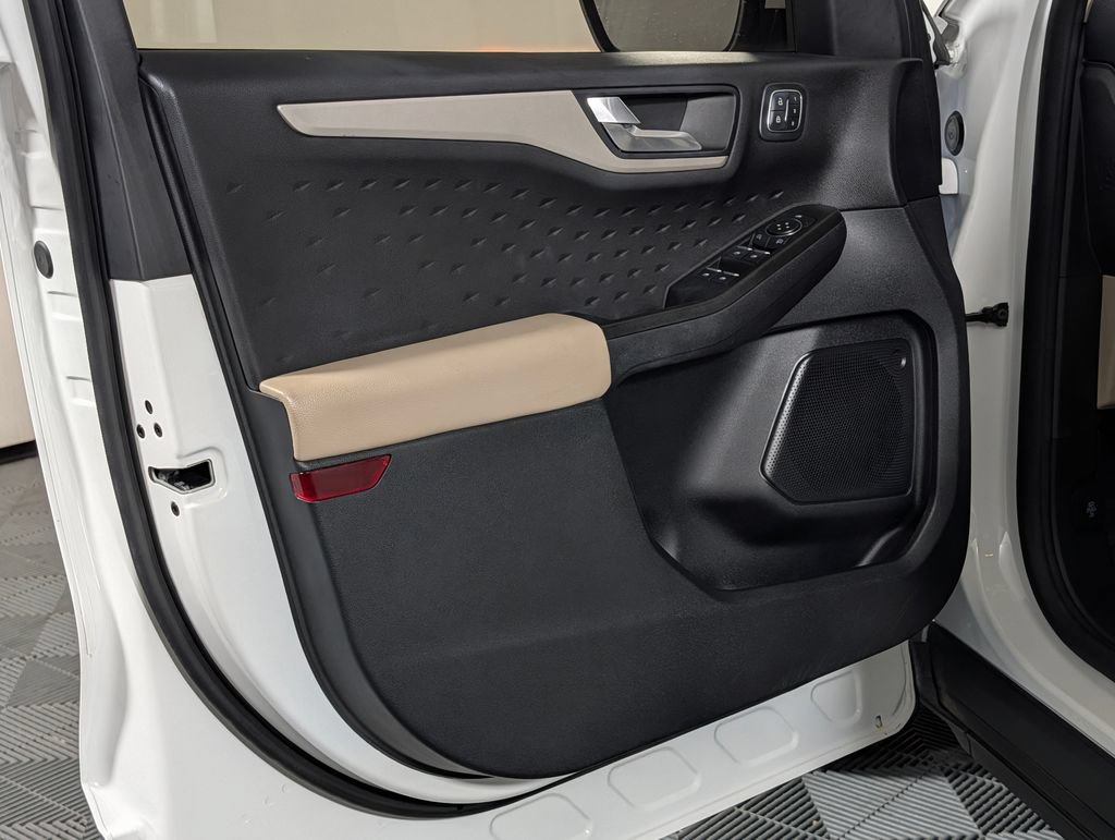 Certified 2020 Ford Escape SEL FWD image 25