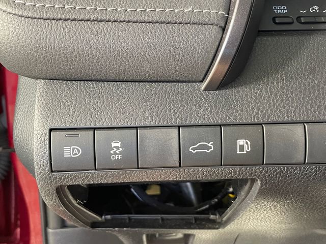Used 2018 Toyota Camry SE FWD image 13