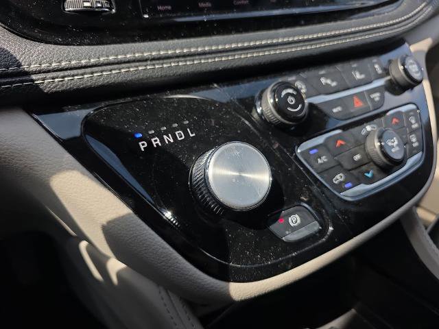 Used 2024 Chrysler Pacifica Limited FWD image 35