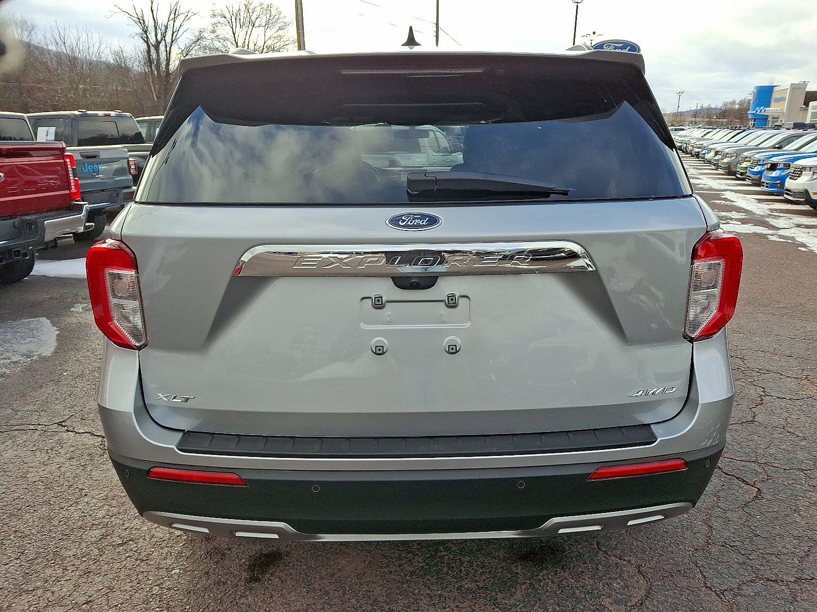 Certified 2024 Ford Explorer XLT w/ Equipment Group 202A image 9