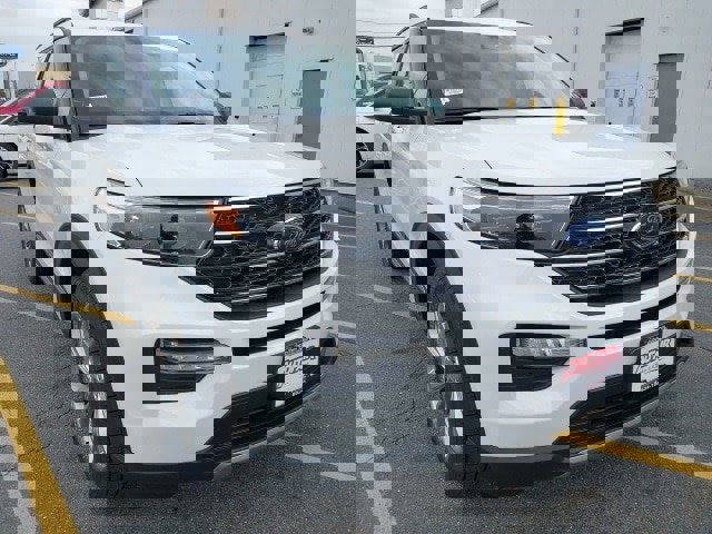Certified 2021 Ford Explorer XLT w/ Equipment Group 202A image 2