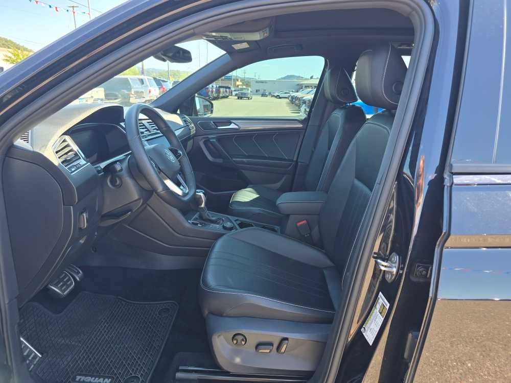 Used 2022 Volkswagen Tiguan SE R-Line AWD/4WD image 9