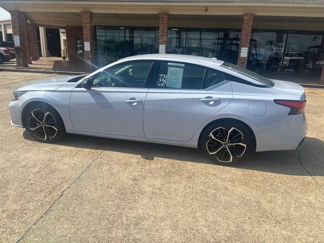 Used 2025 Nissan Altima 2.5 SR FWD image 3