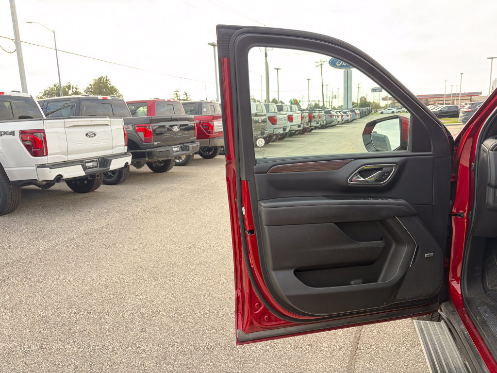 Used 2024 Chevrolet Tahoe High Country AWD/4WD image 11