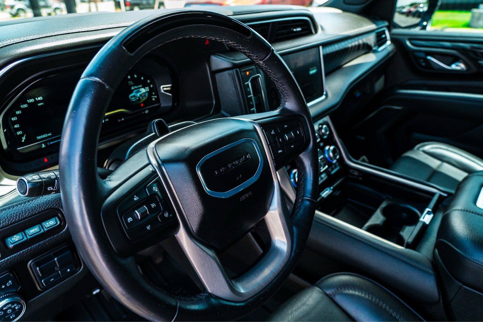 Used 2024 GMC Yukon Denali w/ Advanced Technology Package AWD/4WD image 8