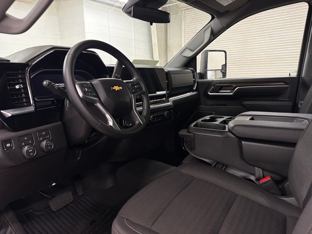 Used 2025 Chevrolet Silverado 2500 LT w/ Convenience Package AWD/4WD image 6