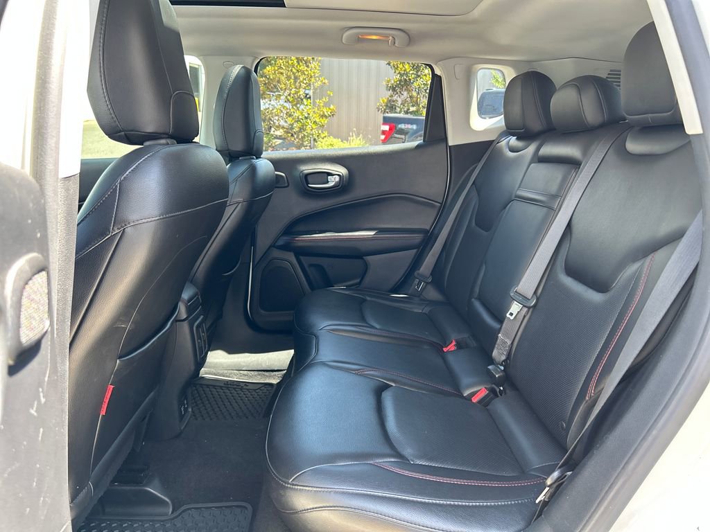 Used 2018 Jeep Compass Trailhawk w/ Leather Interior Group AWD/4WD image 14