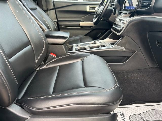 Certified 2023 Ford Explorer XLT w/ Equipment Group 202A AWD/4WD image 17