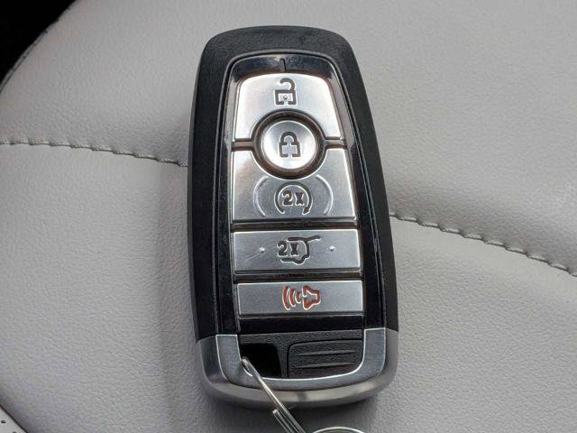 Certified 2025 Ford Escape SE w/ PHEV Premium Package image 32