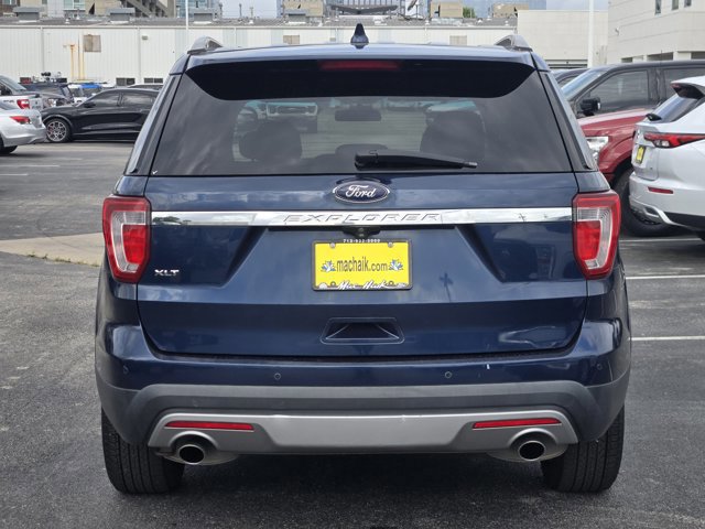 Certified 2017 Ford Explorer XLT image 3