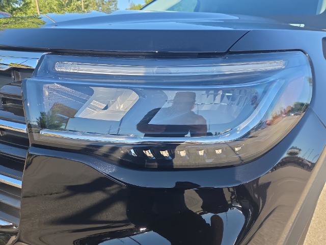 Certified 2025 Ford Explorer Active AWD/4WD image 4
