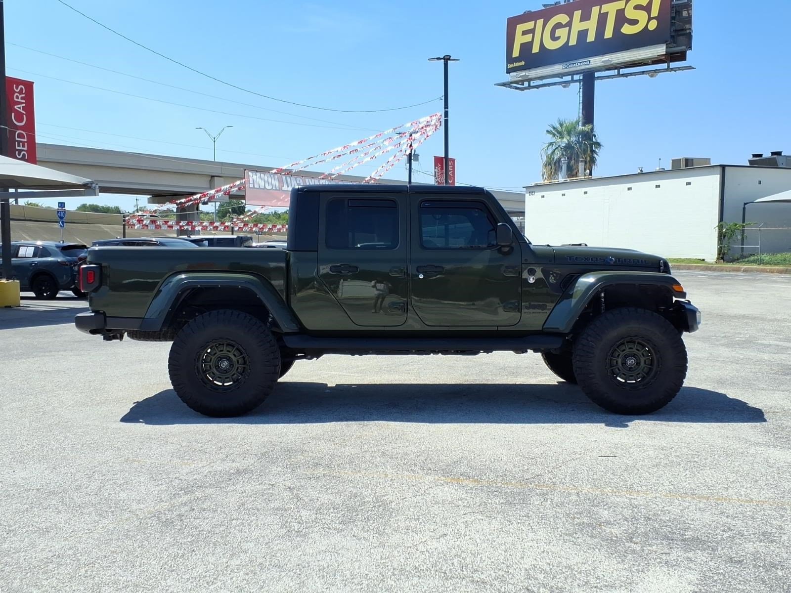 Used 2023 Jeep Gladiator Sport AWD/4WD image 7