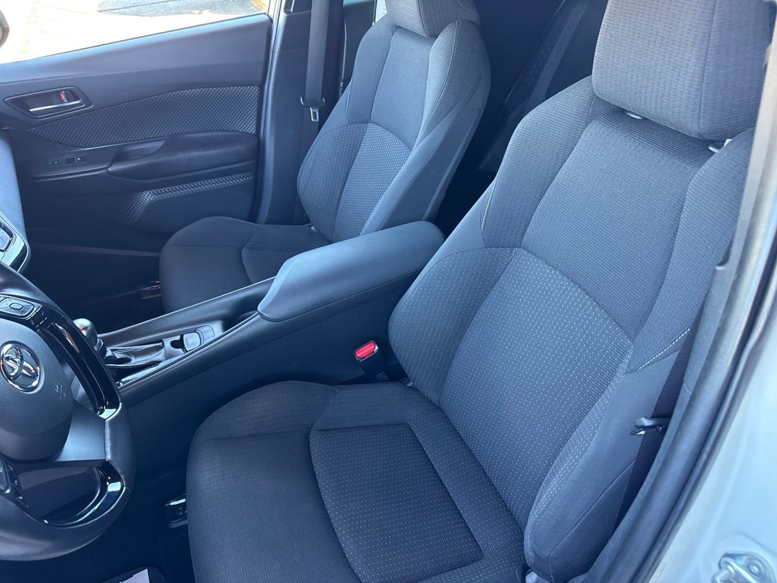 Used 2018 Toyota C-HR XLE FWD image 21