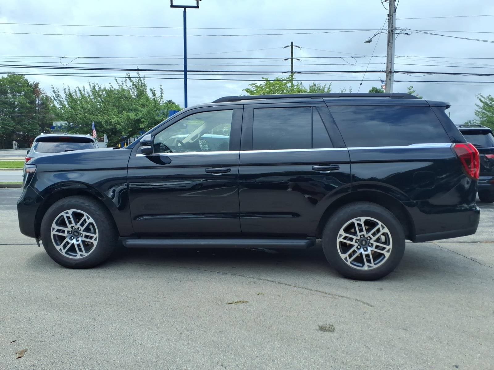 Certified 2025 Ford Expedition Active AWD/4WD image 7